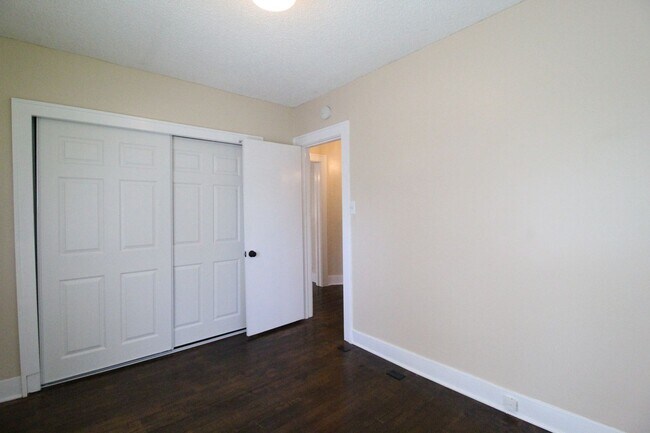 Building Photo - 1412 W 51 St