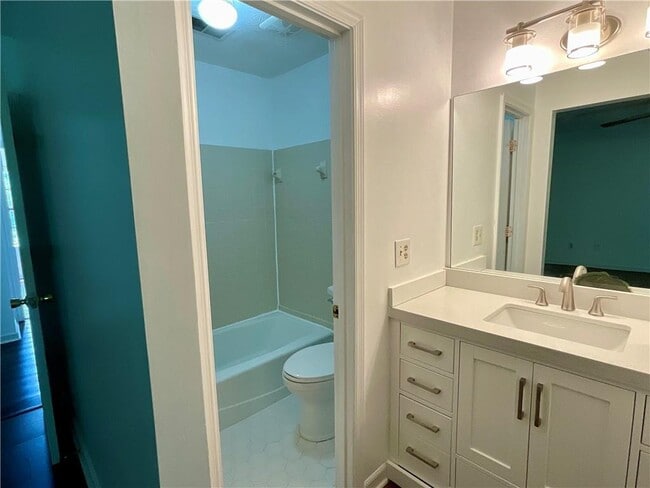 Building Photo - 5073 Village Green Way