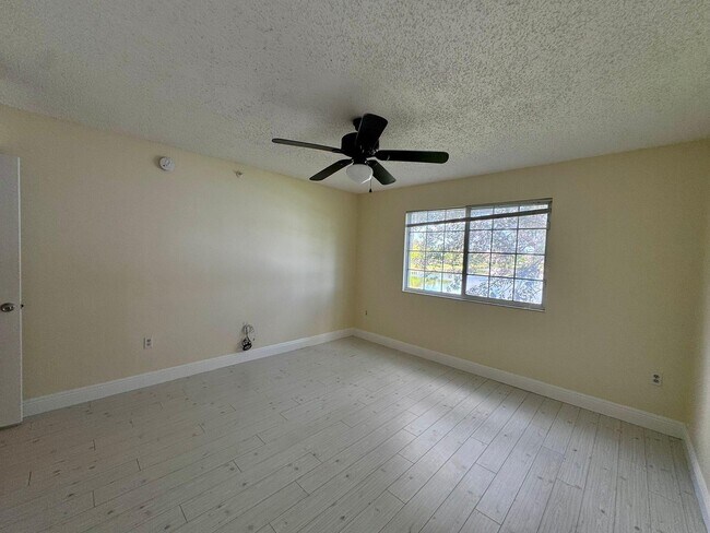 Building Photo - 5061 Wiles Rd