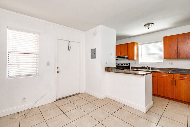 Building Photo - Bright & Modern 1-Bedroom Apartment in Pri...