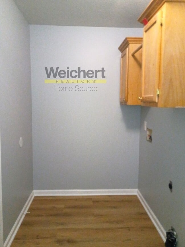 Building Photo - Freshly Remodeled 3BR/2BA with Carport & Spacious Backyard