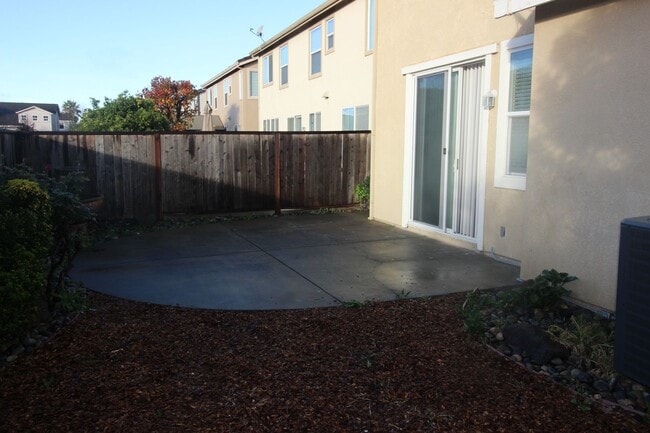 Building Photo - Spacious Home in SW Santa Rosa