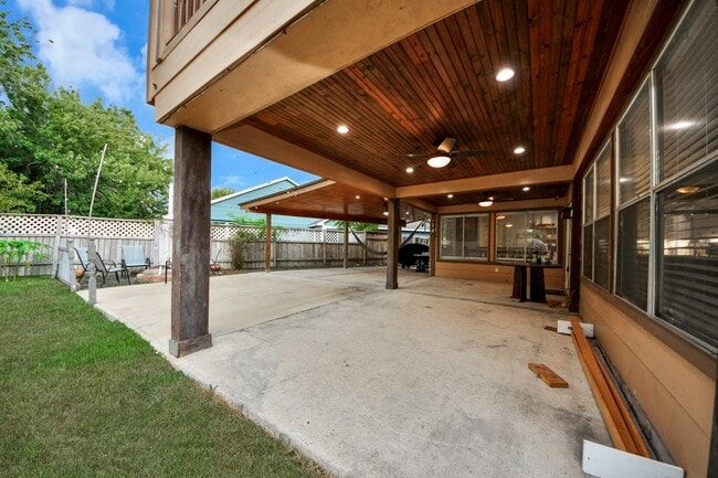 Building Photo - 12303 Gambit Dr