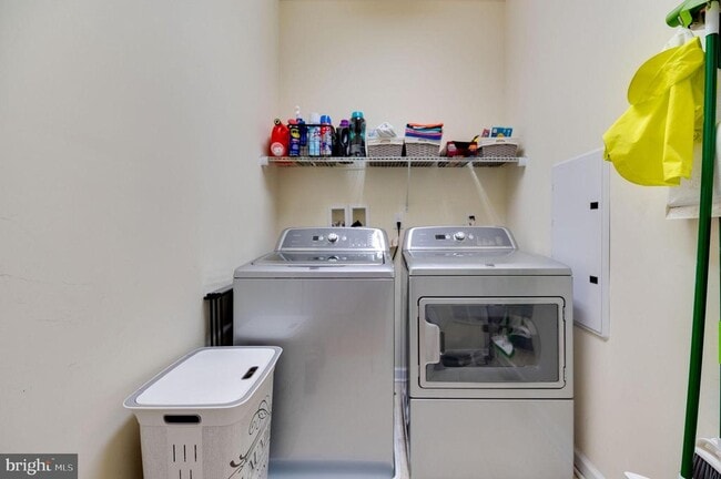 Building Photo - 4646 Derby Ct