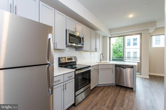 Building Photo - 1227 N 7th St
