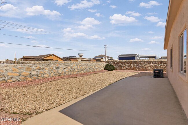 Building Photo - 12871 Hidden Grove Dr