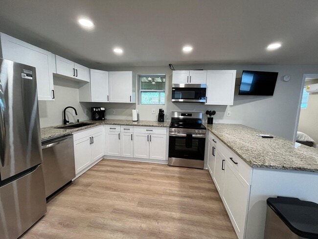 Building Photo - 254 Third St