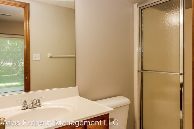 Building Photo - 3 br, 3 bath House - 704 Canter St