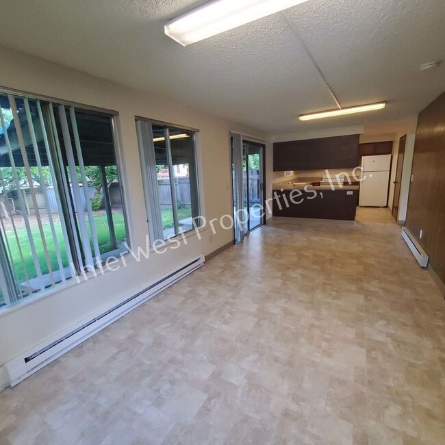 Building Photo - JOHNS01