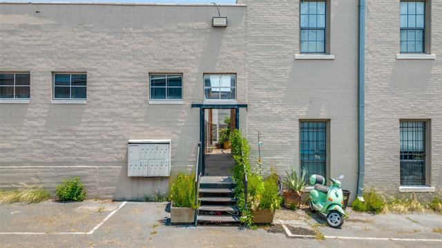 Building Photo - 1813 Clarence St