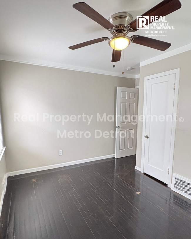 Building Photo - 19367 Roscommon St