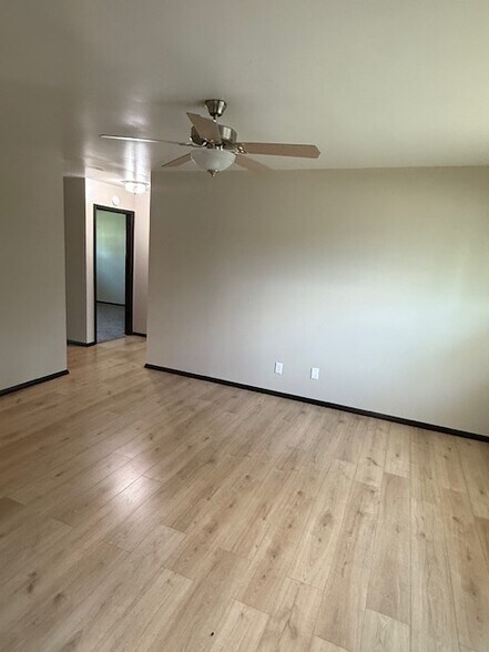 Spacious Living room - 6904 Eisenhower Ave