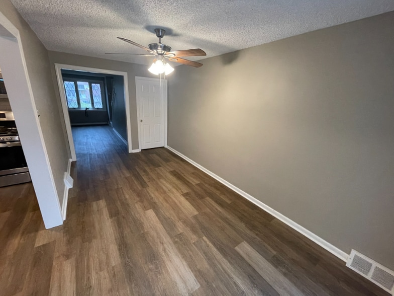 Building Photo - 2207 Delmar Dr