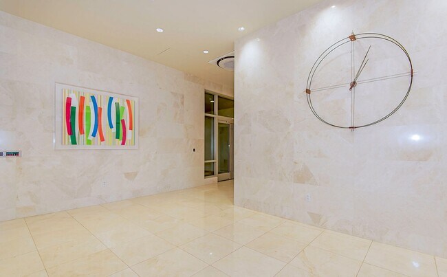 Building Photo - Kapiolani Residence - Great Location, Grea...