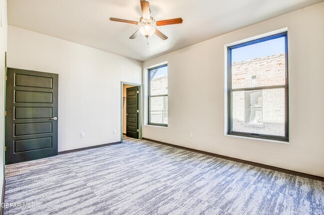 Building Photo - 312 E Overland Ave