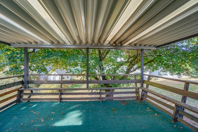 Building Photo - FOUR BEDROOM SPLIT LEVEL IN SALMON CREEK