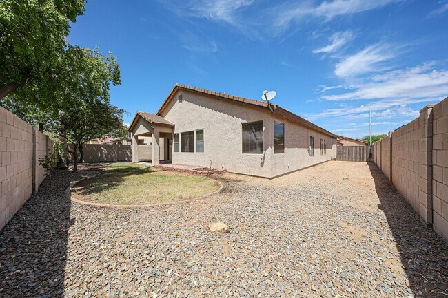 Building Photo - Charming 4BD, 2BA home in Chandler!