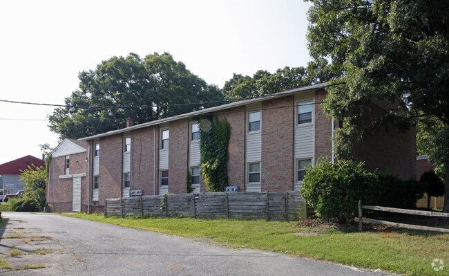 Building Photo - The Townhouses of Eastwood