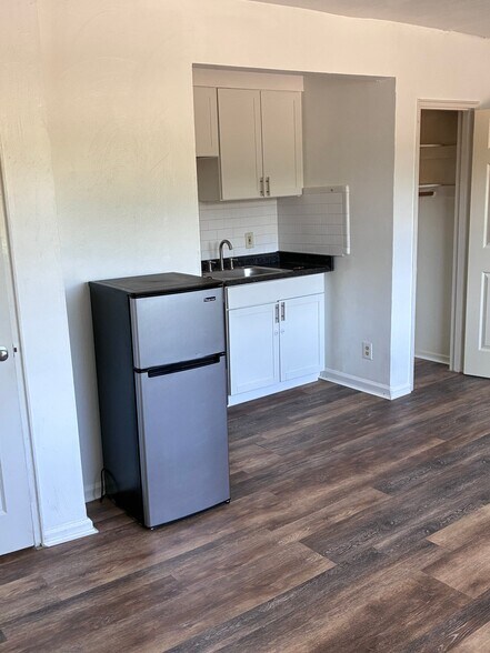 Building Photo - 801 Greenway Ct