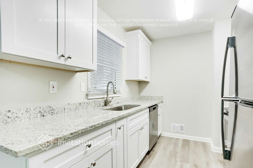 Building Photo - 2369 Brentford Pl