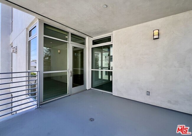 Building Photo - 1232 Kings Rd