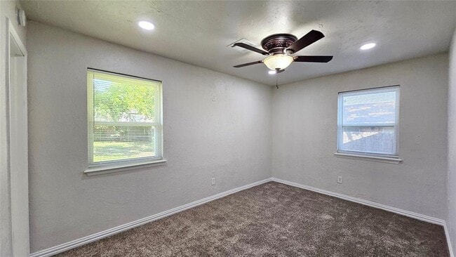 Building Photo - 3008 E Noble Dr