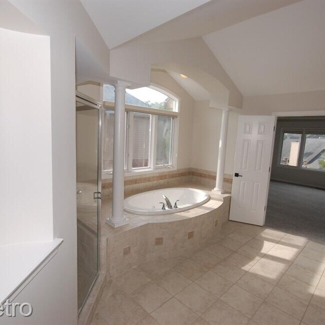 Building Photo - 5121 Parkgate Dr