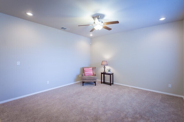 Building Photo - Beautiful duplex with granite countertops ...