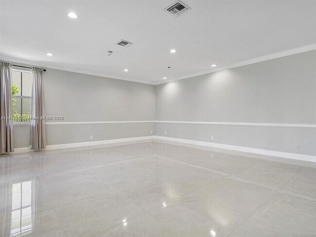 Building Photo - 1175 Peregrine Way