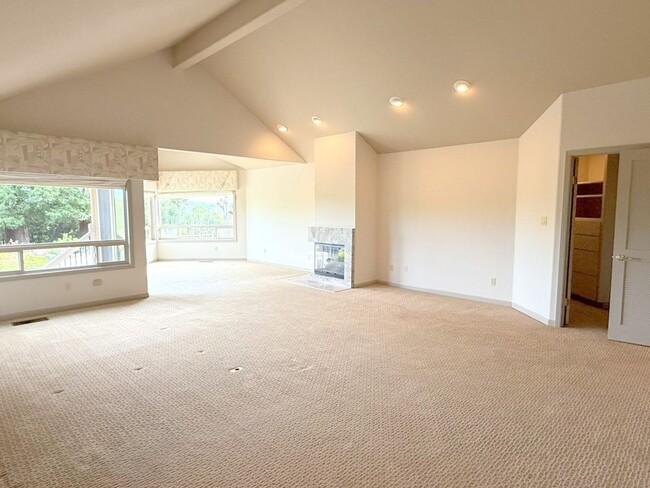 Building Photo - NEW PRICE ! Beautiful custom one story estate located on one of the most desirable streets in Bla...