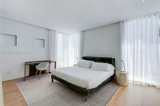 Building Photo - 440 S Mashta Dr