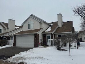 Building Photo - End Unit 2 Bed, 2 Full Bath, 2 Car Garage with Loft and Vaulted Ceilings