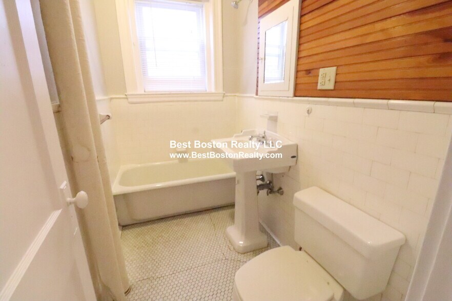 Building Photo - 11 Gray St