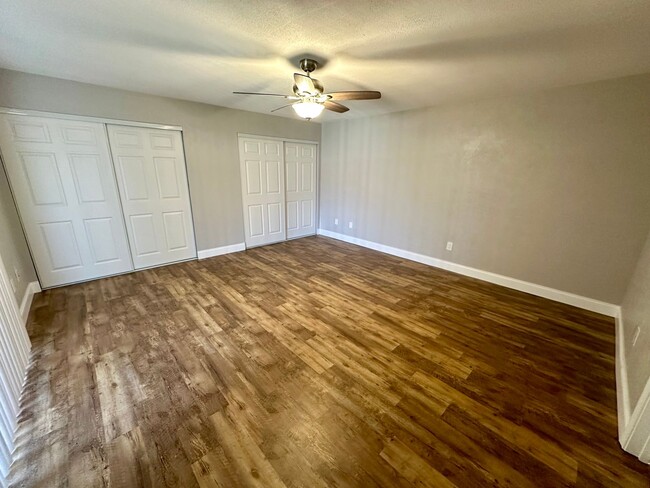 Building Photo - Fully Remodeled 2/2 Townhome in Central Po...