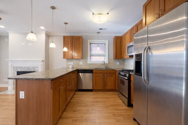 Building Photo - 6621 S Ingleside Ave