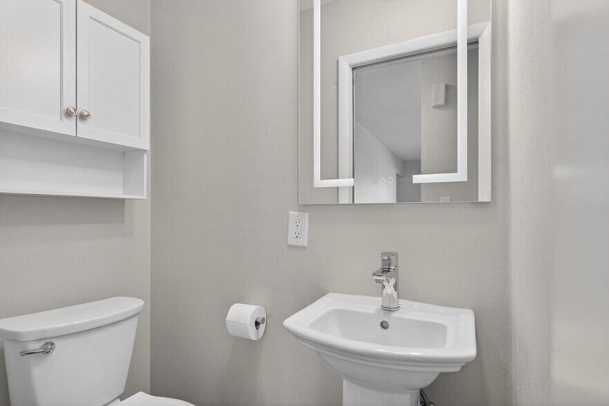 Building Photo - 11817 W North Ave