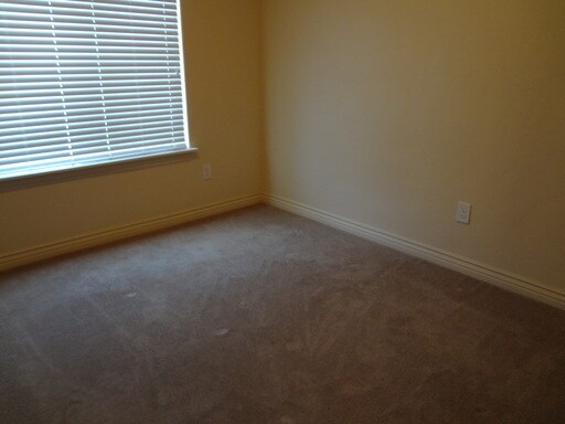 Building Photo - 3 Bed 2 Bath Condo in Silver Pines