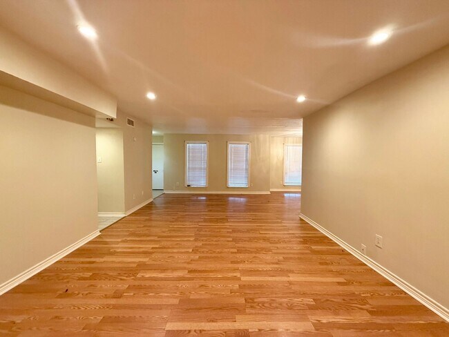 Building Photo - Charming one story Condo in Post Oak