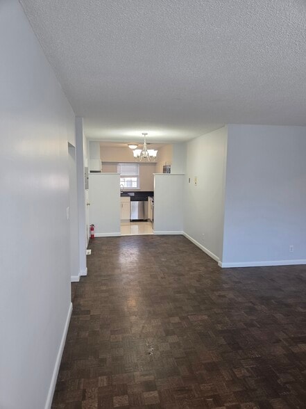 Building Photo - 190 Lake Shore Rd