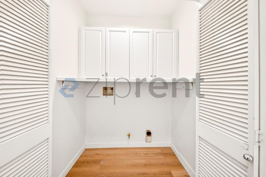 Building Photo - 15916 Lasselle St