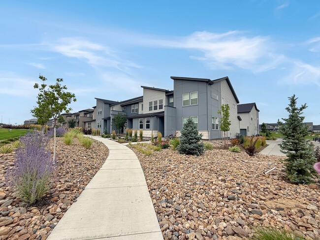 Building Photo - $0 DEPOSIT OPTION. BRIGHT AND SPACIOUS 3-B...