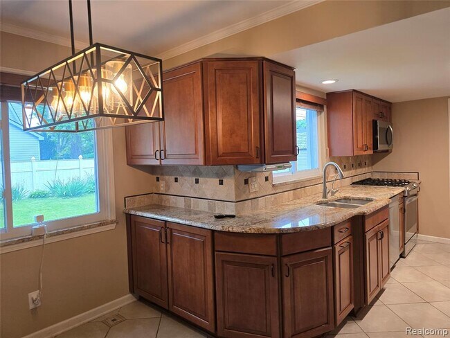 Building Photo - 18041 Fairway