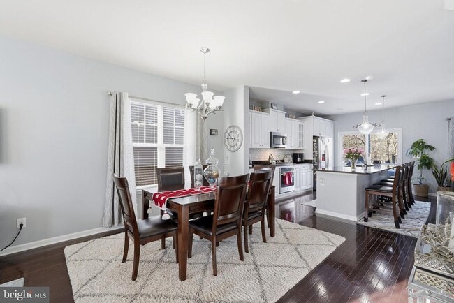 Building Photo - 9052 Isabel Ln