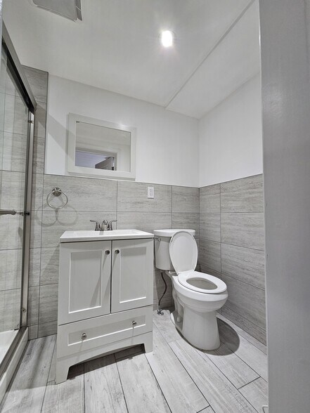 Building Photo - 1338 Main St