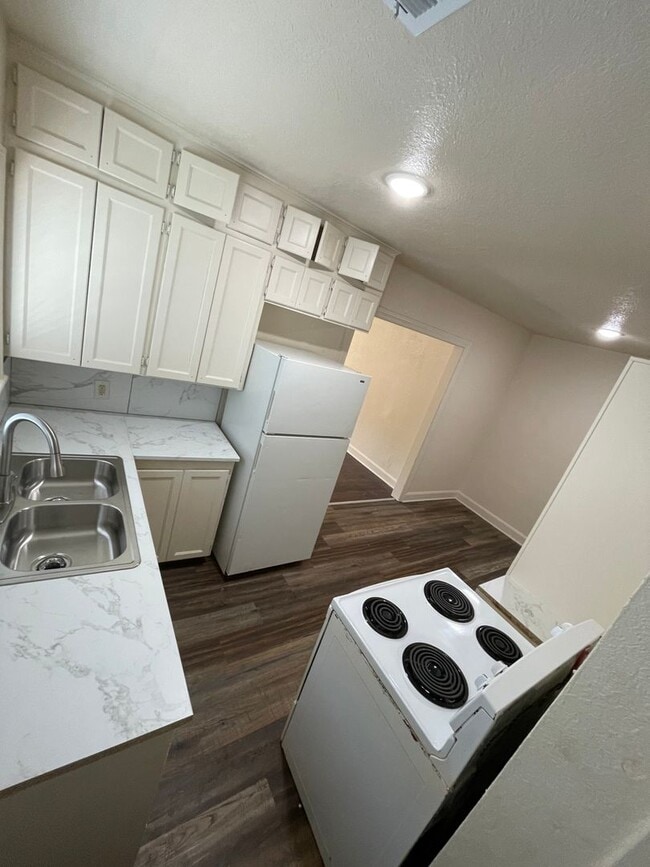 Building Photo - 1013 S 25th St