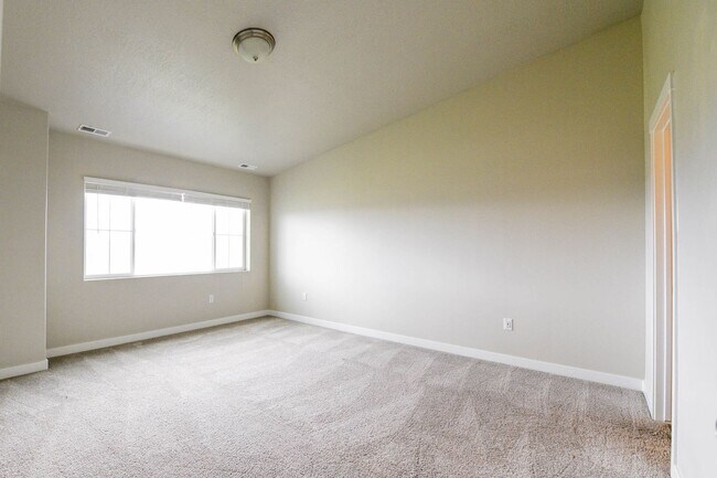 Building Photo - 4 Bed 3.5 Bath Townhome in Bluffdale!!! January Rent Free!!