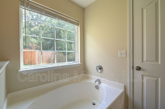 Building Photo - 112 Stream Crossing Way