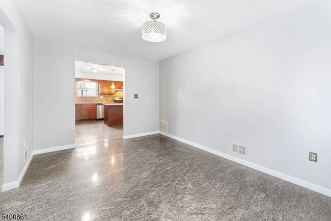 Building Photo - 466 Lidgerwood Ave