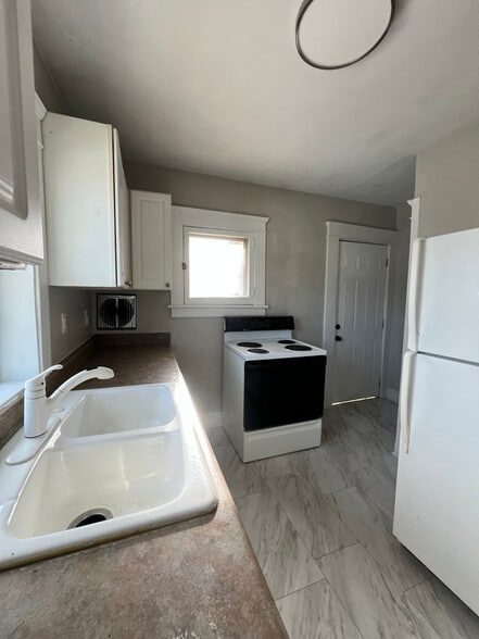 Building Photo - 101 W Palmer Ave