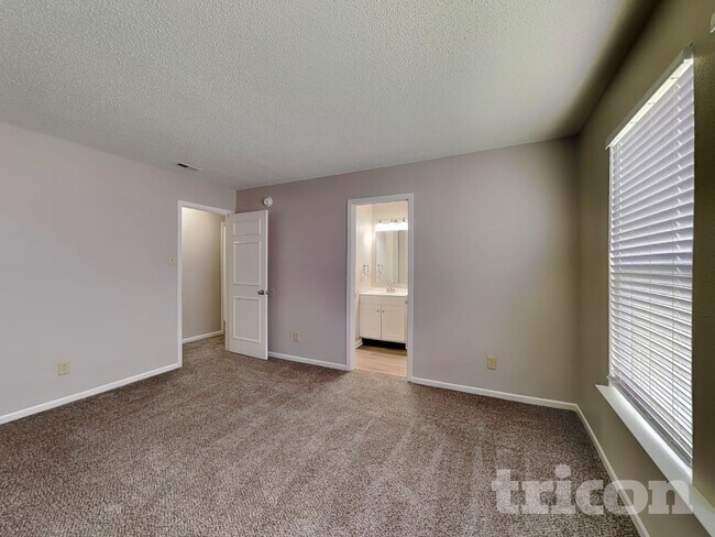 Building Photo - 1909 Blue Pine Ln